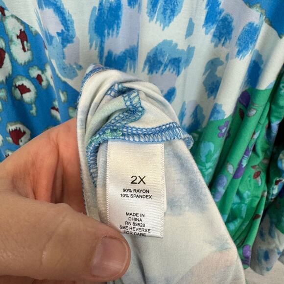Logo Lori Goldstein Plus Size Blue Green Floral Leopard Patchwork Top Size 2X - Picture 6 of 8